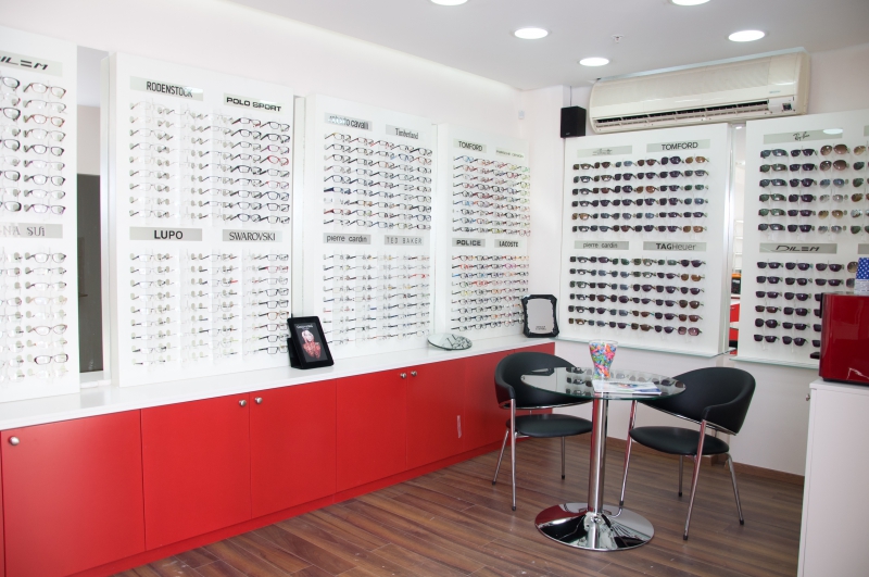 jardinerie-ARTIGUES-min_store-office-interior-design-brand-optometrist-design-809393-pxhere.com